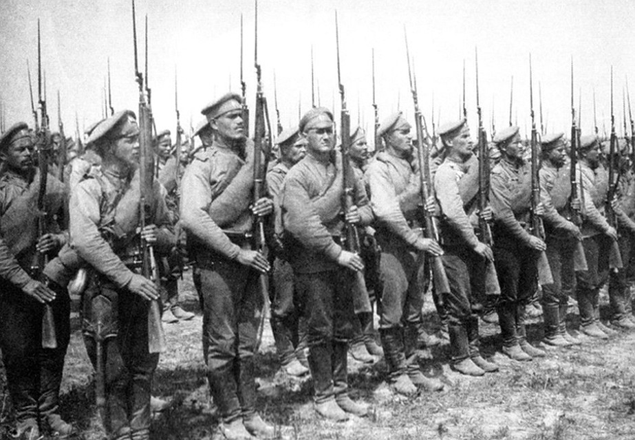Солдаты времен Первой мировой – те самые рекруты, набранные по мобилизации, и среди них было немало белорусов. Фото: Архив «КП»