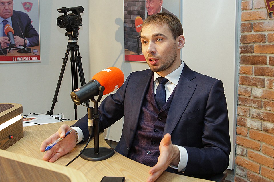 Антон Шипулин