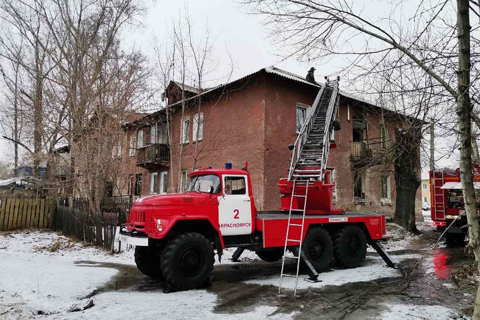 Пожар произошел около трех часов ночи Фото: ГУ МЧС по Красноярскому краю