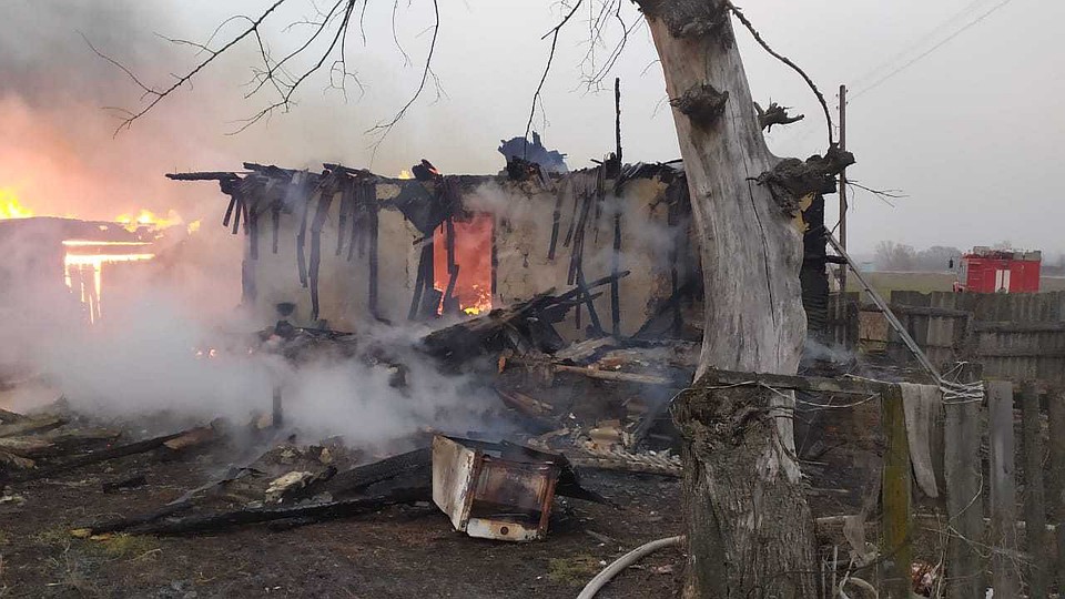 К ликвидации пожара привлекались 13 человек, шесть единиц техники