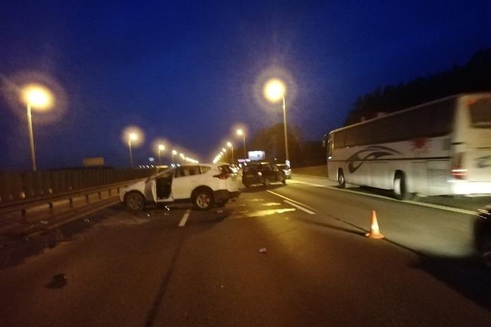 «Тойота» перевернулась, но потом обратно встала на четыре колеса. Фото: ГАИ Минск.