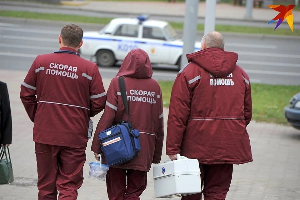 На границе семью встретили врачи