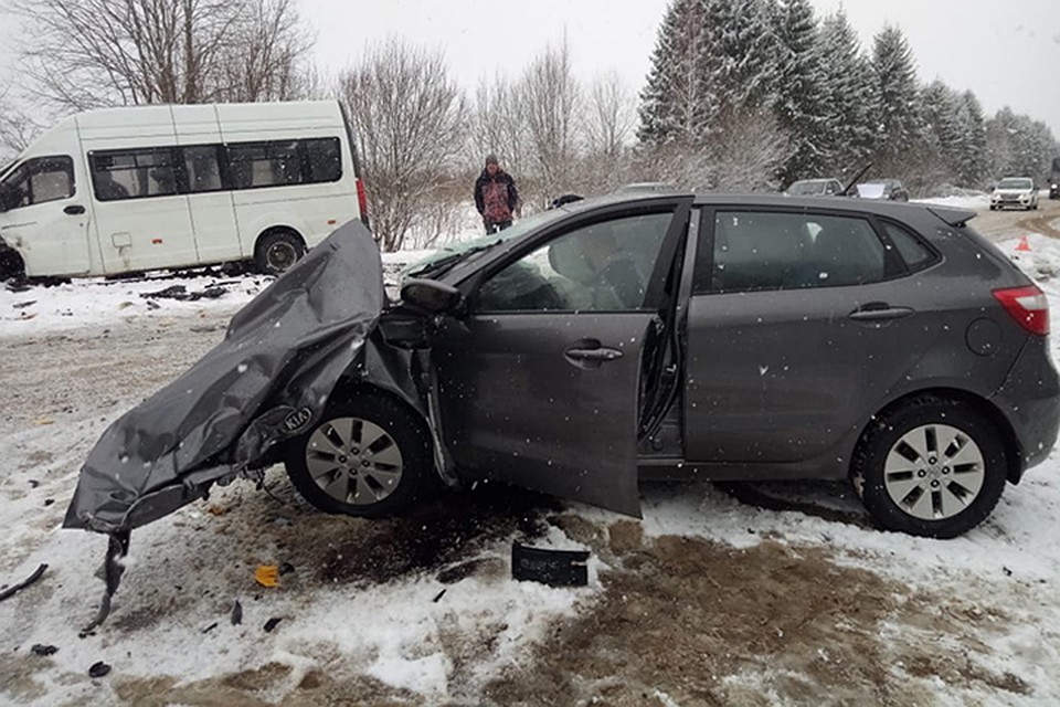 В лобовом столкновении двух автомоибилей пять человек получили травмы Фото: УГИБДД России по Тверской области