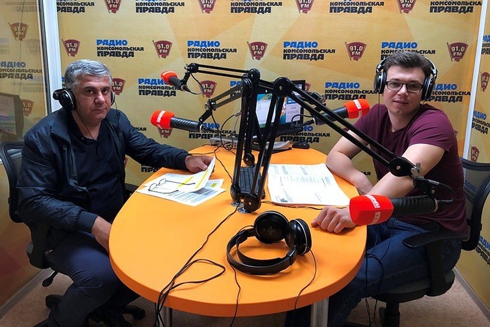 Баграт Баграмян слева, Егор Казаков справа