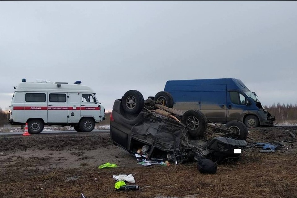 Обе машины получили сильные повреждения. Фото: vk.com/gibdd43