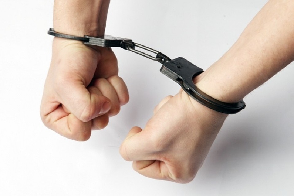 Мужчину после совершенного оперативно задержали и до суда поместили под стражу.