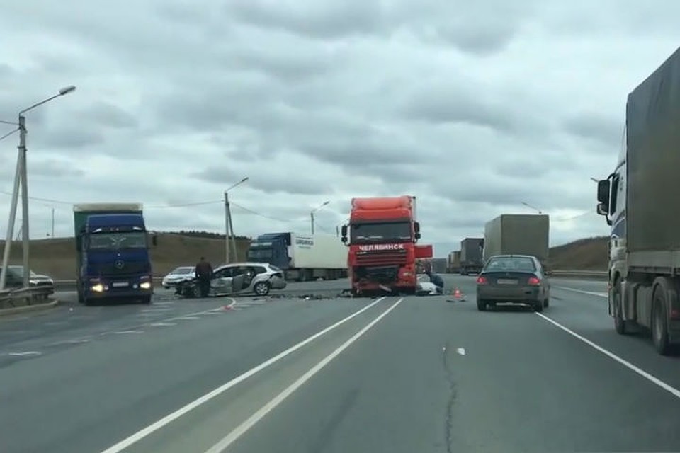 Авария в Кстовском районе: Иномарка на полном ходу влетела в фуру. ФОТО: "Нижний Новгород. Без цензуры".