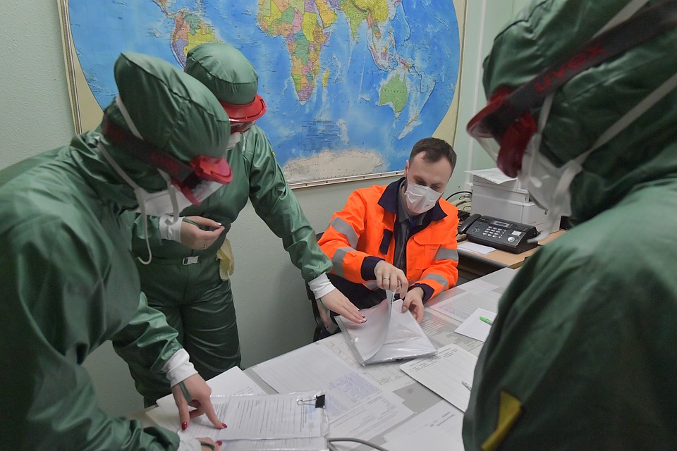 Доктор биологических наук также ответил на вопрос, помогает ли маска от вируса.