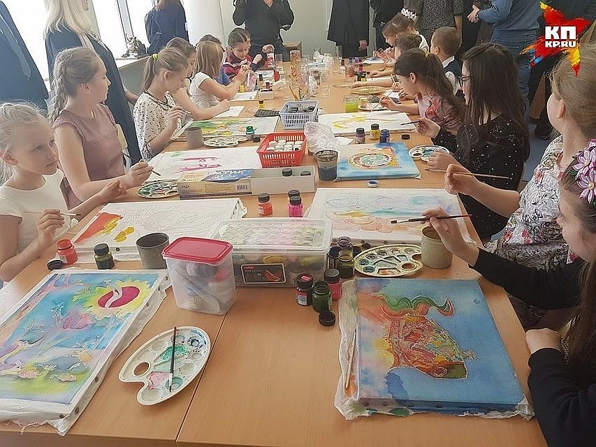 Детвору придется родителям развлекать дома.