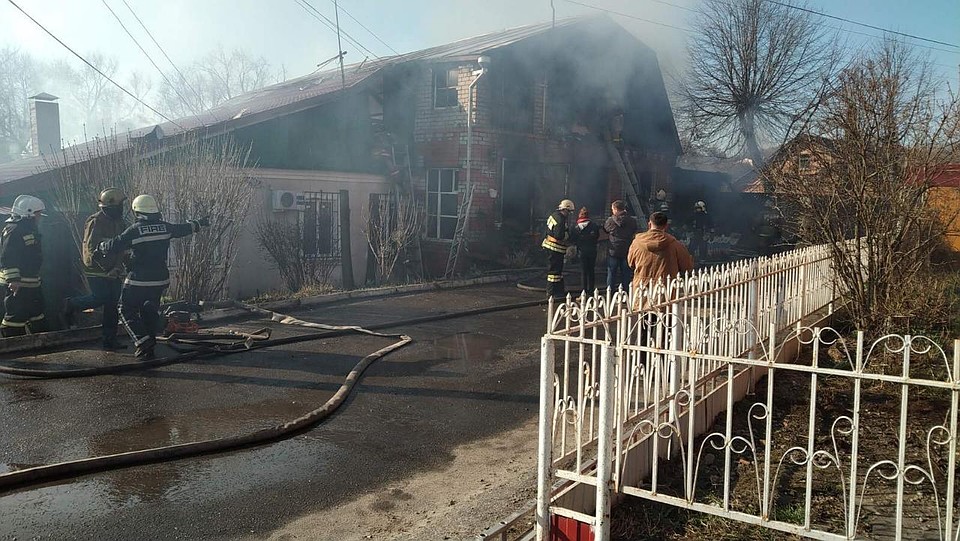 К ликвидации пожара привлекались 27 человек, девять единиц техники