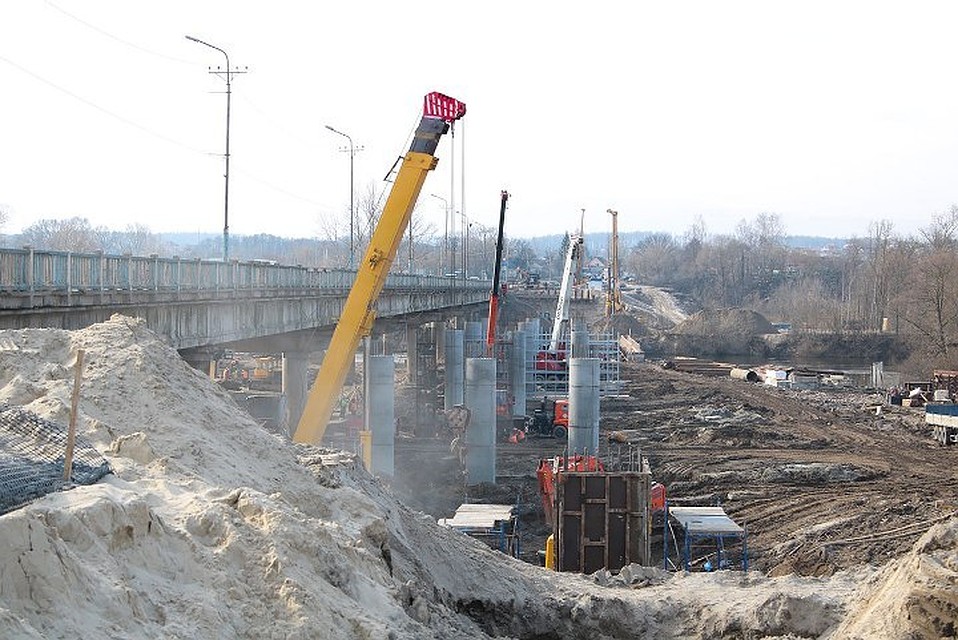 Стоимость строительства первого пускового комплекса Литейного моста - около 450 миллионов рублей.