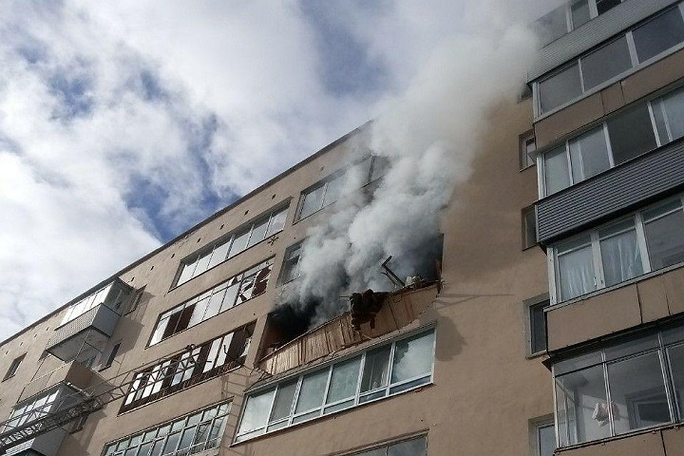 На место оперативно приехали сотрудники экстренных служб города.