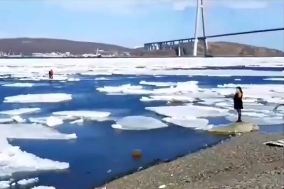 Дети на льдине. Источник: МЧС по ПК