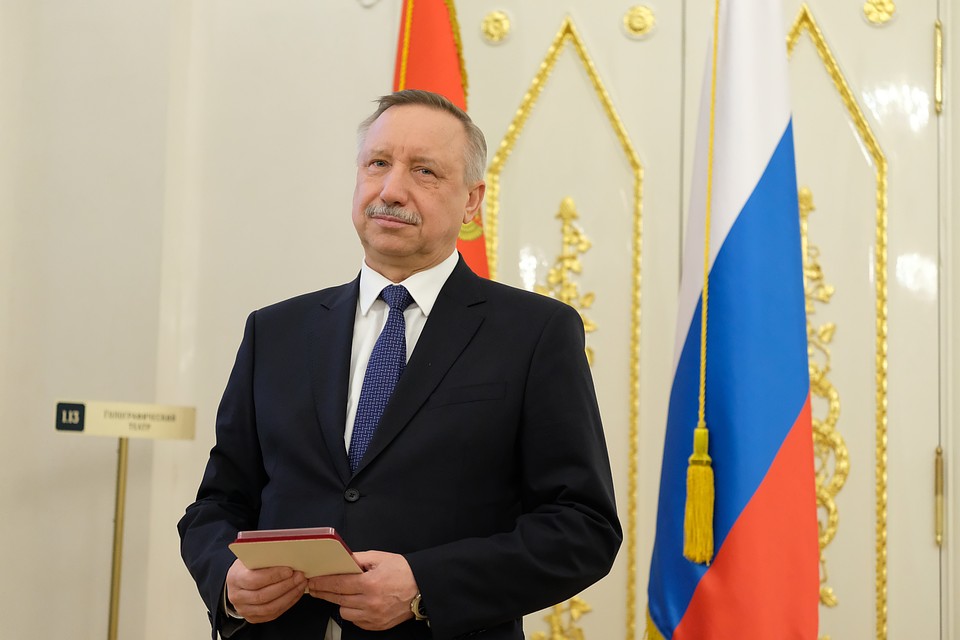 Алекандр Беглов попросил российских туристов не приезжать в Петербург.