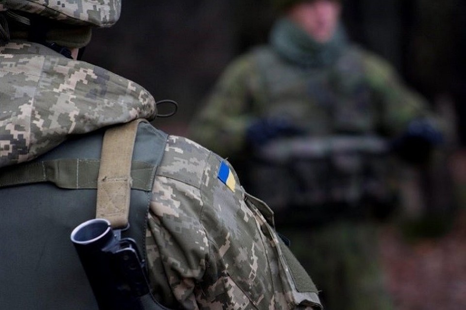 У солдат ВСУ отбирают телефоны. Фото: artv-news.ru