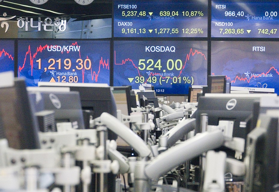 На открытии торгов 23 марта курс евро превысил 87 рублей на 2 копейки