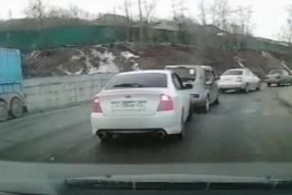 Водитель решил проучить новичка, но врезался