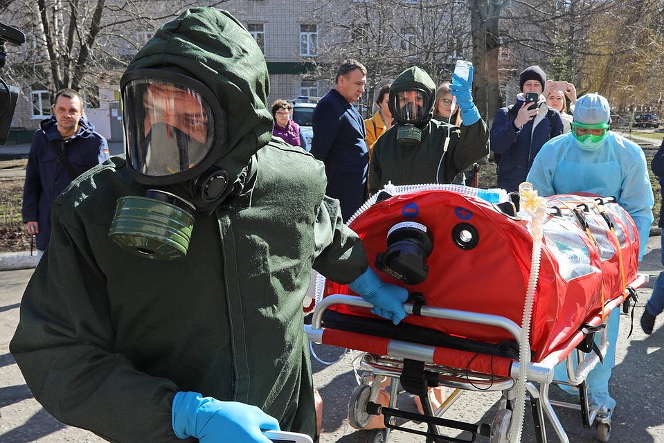 В инфекционной больнице 9 человек, включая ребенка