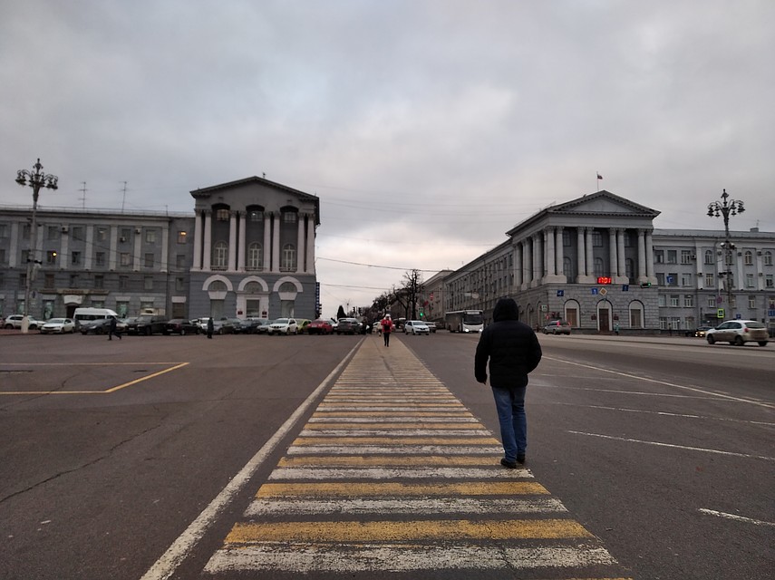 Курянам рекомендуют не выходить из дома