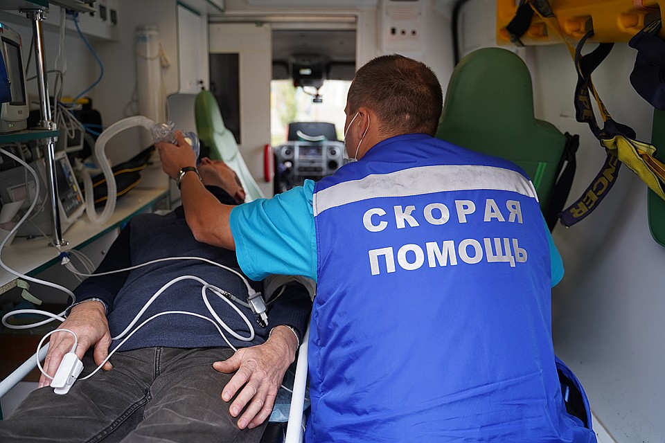 В настоящий момент за здоровье и восстановление пострадавшего монтажника борются врачи