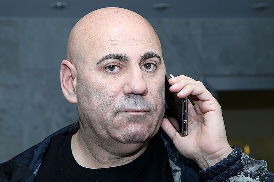 По словам Пригожина, артисты живут не на дотации государства, а сами зарабатывают на себя и весь коллектив