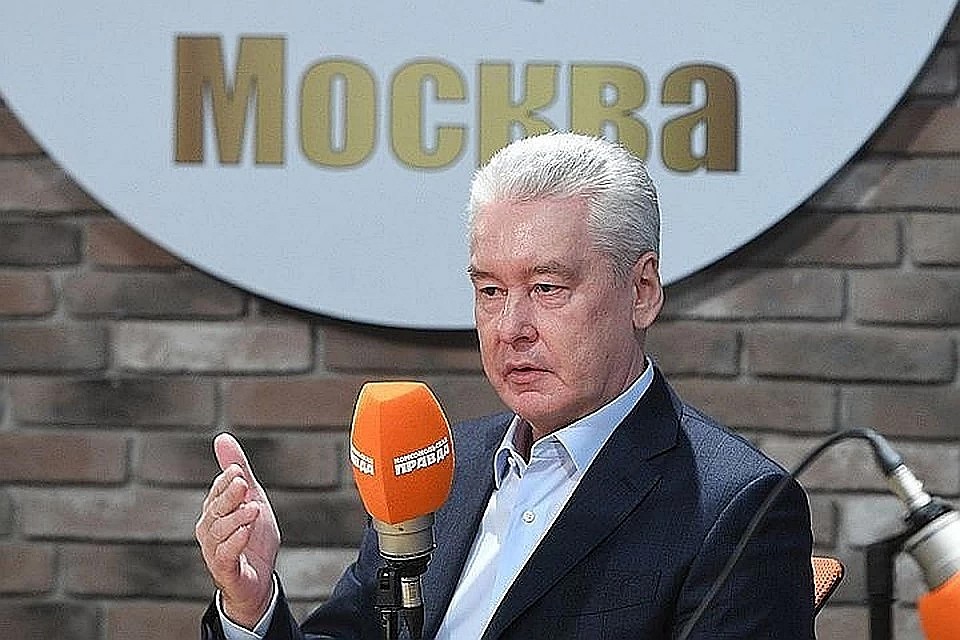 Сергей Собянин обязал соблюдать дистанцию в полтора метра на всех предприятиях и организациях Москвы.