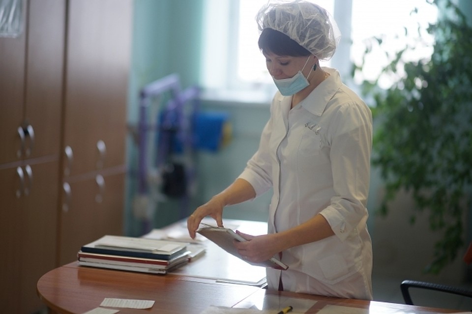 У одной из сотрудниц администрации Городского клинического центра выявили сомнительный результат теста на COVID-19.
