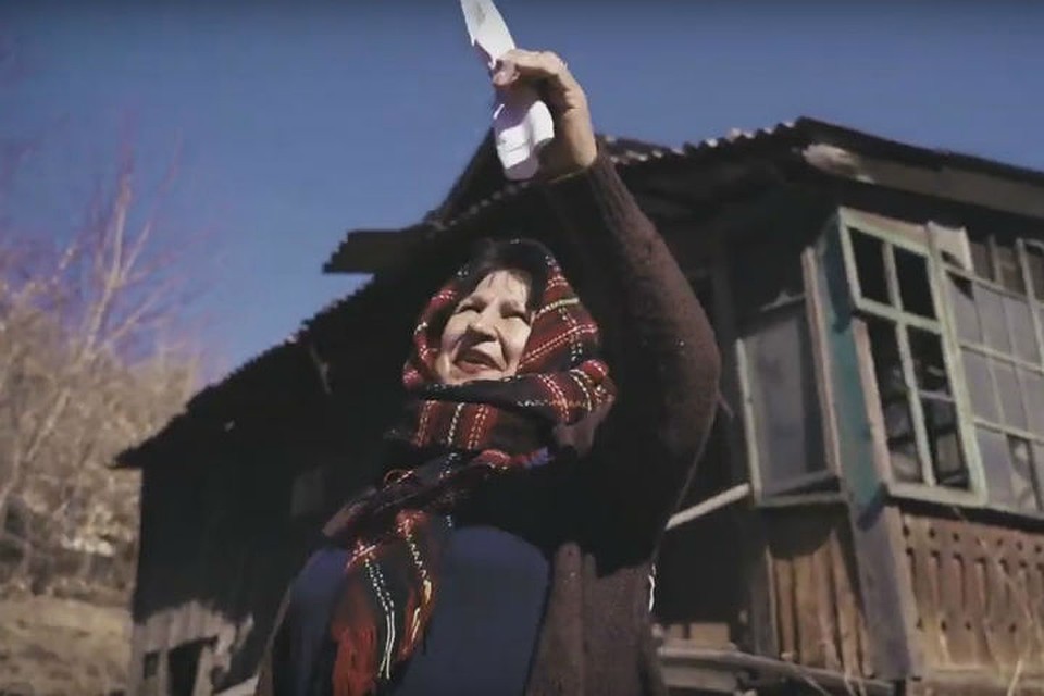 Галина Харитонова записала уже второй трек. Фото: скриншот с видео