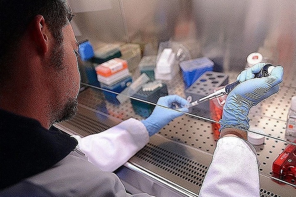 Министерство предлагает использовать хлорид натрий для создания специального раствора, которые эффективно орошает слизистую оболочку носа.