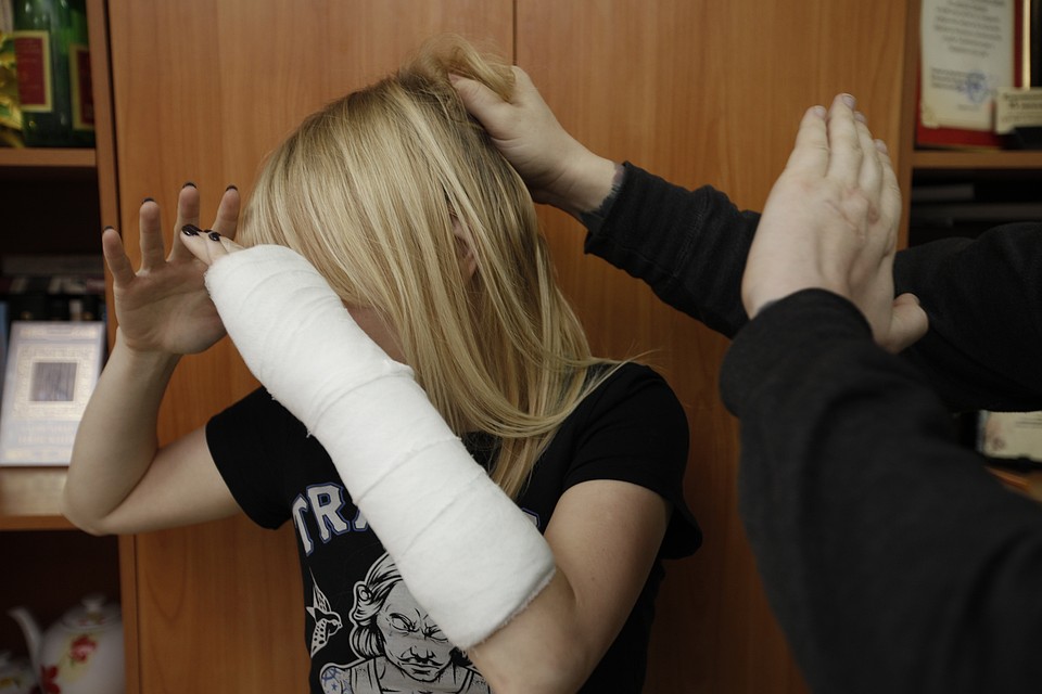 Жертва домашнего насилия написала заявление в полицию, но потом попыталась отказаться от своих слов