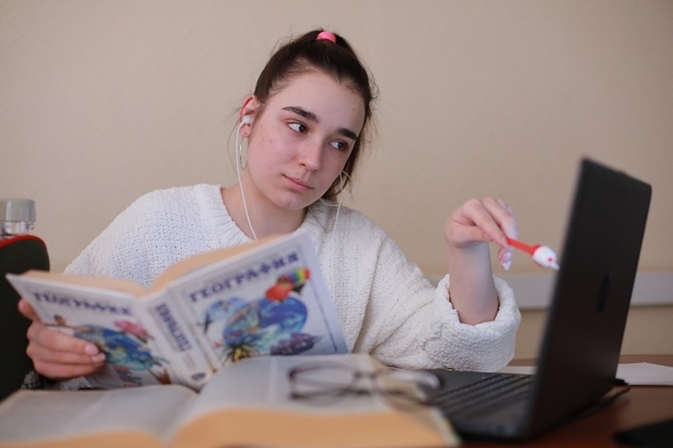 Учебный год школьники закончат в дистанционном режиме