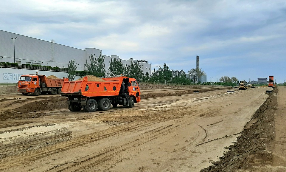 Дорога от улицы Автомобилистов до ТРЦ "Акварель" уже приобрела очертания.