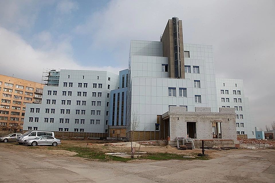 Сотни пациентов не дождались открытия этого Центра, они скончались без операций по пересадке почки. Фото из архива КП.