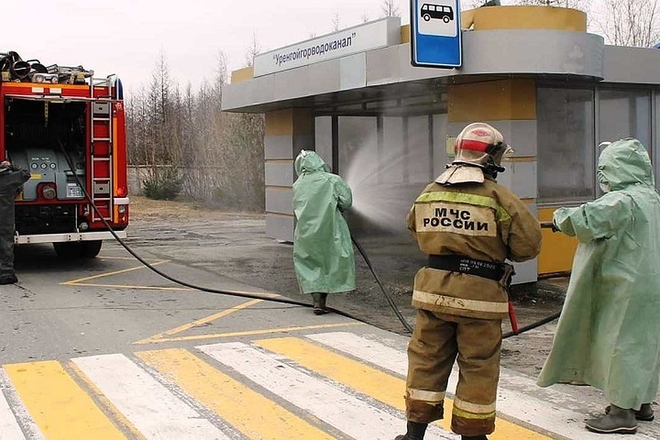Новоуренгойские спасатели продезинфицировали городские остановки Фото: 89.mchs.gov.ru
