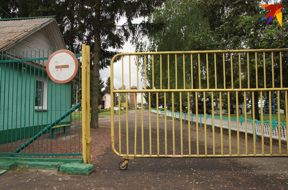 Вход в интернат закрыт, в информации нам отказали