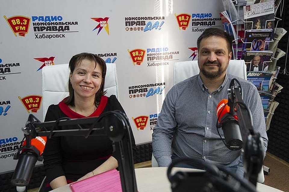 постоянный ведущий председатель Совета РО партии «Справедливая Россия» Игорь глухов и руководитель приемной Центра защиты прав граждан Хабаровска Мария Ермилова ФОТО: Ольга Аполлонова