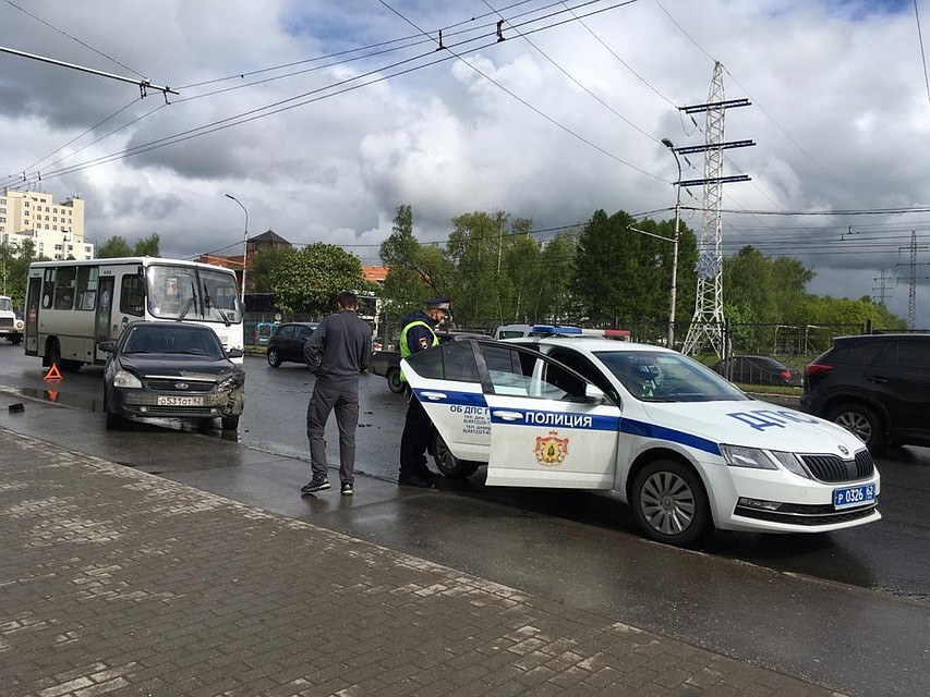 На Московском шоссе в Рязани произошло массовое ДТП.