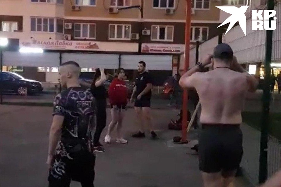 Спортсменам не понравилось, что Сергей сделал глоток пива.
