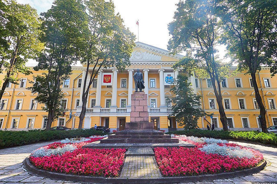 Уже 7 сотрудников Дома Советов заразились коронавирусом.