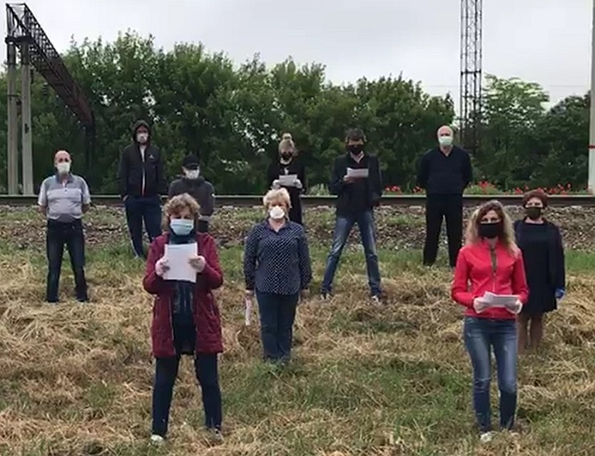Как и медики городской больницы, работники завода обратились к властям