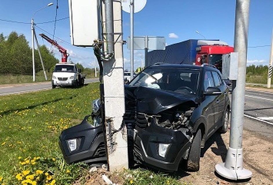 Три человека получили травмы в тройном ДТП под Смоленском. Фото: УГИБДД УМВД России по Смоленской области.