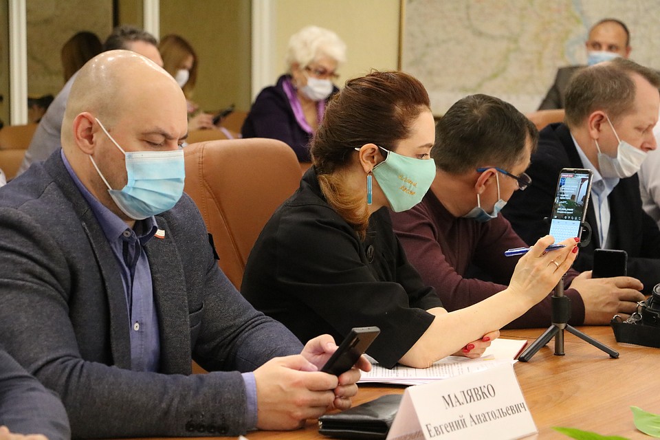 Евгений Малявко предложил остановить вырубку деревьев в Саратове