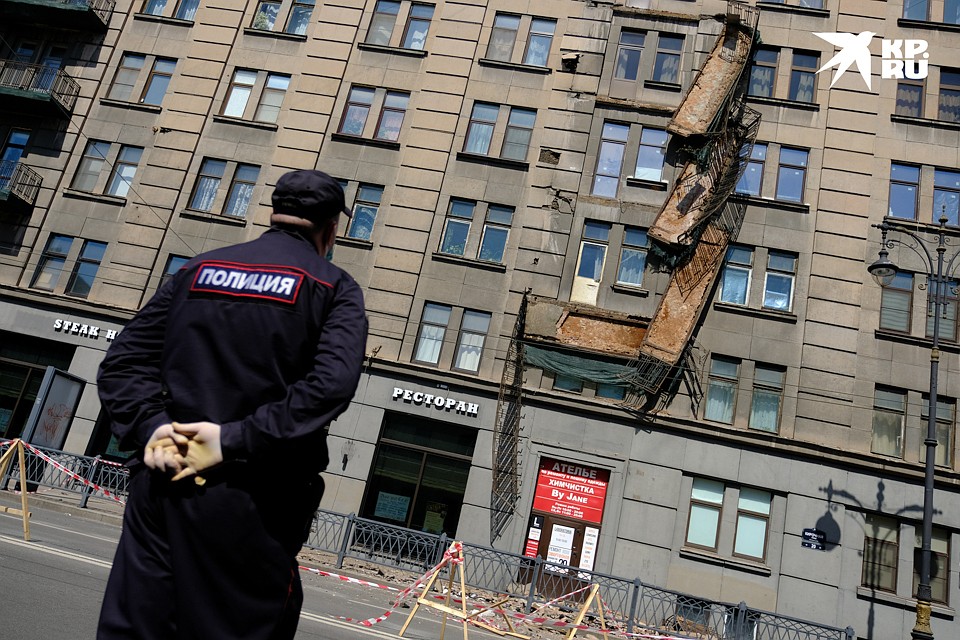 На Кирочной улице обрушились балконы.