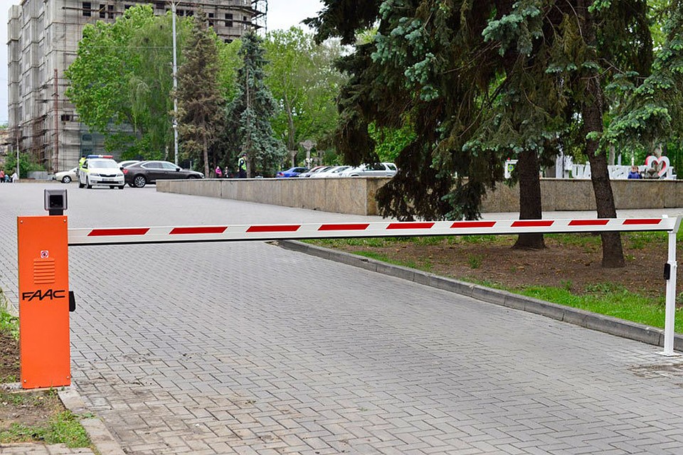 Такие шлагбаумы будут установлены в скверах, парках и зеленых зонах столицы