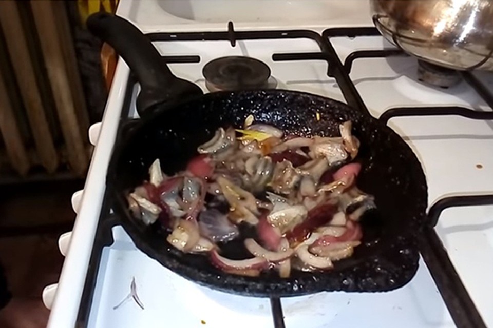 Рецепт оказался простым и быстрым, а блюдо - вкусным Фото: youtube.com/Артур Виноградов (скрин видео)