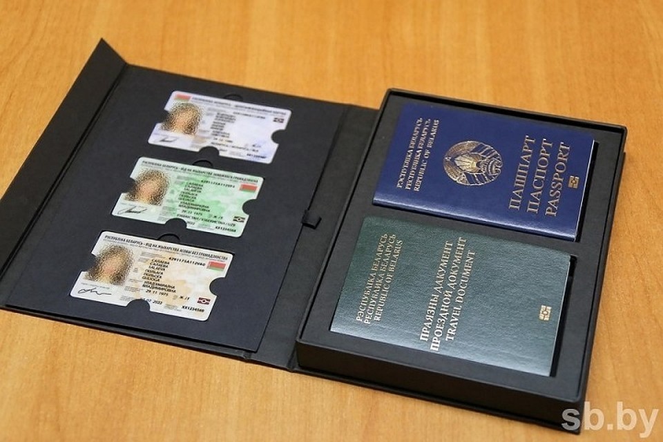 Как и планировалось, в 2021 году в Беларуси начнут выдавать новые биометрические документы. Фото: sb.by.