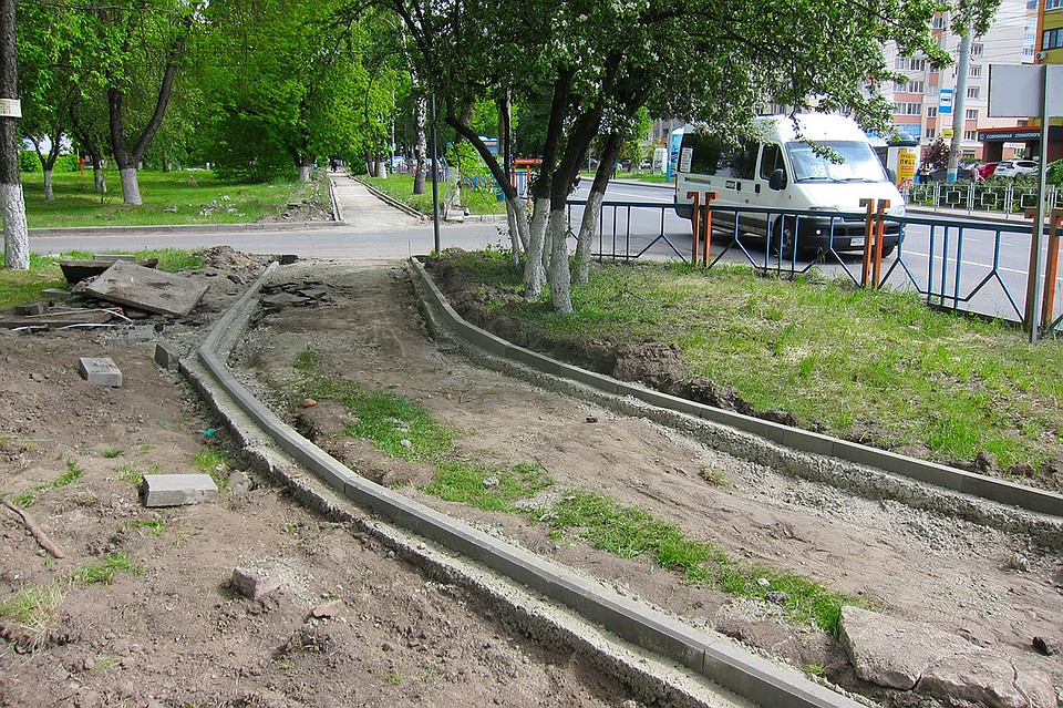 Пешеходные дорожки будут асфальтировать.