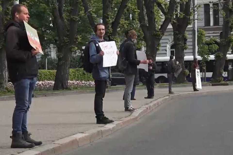 Акция против строительства здания спецслужб в Риге