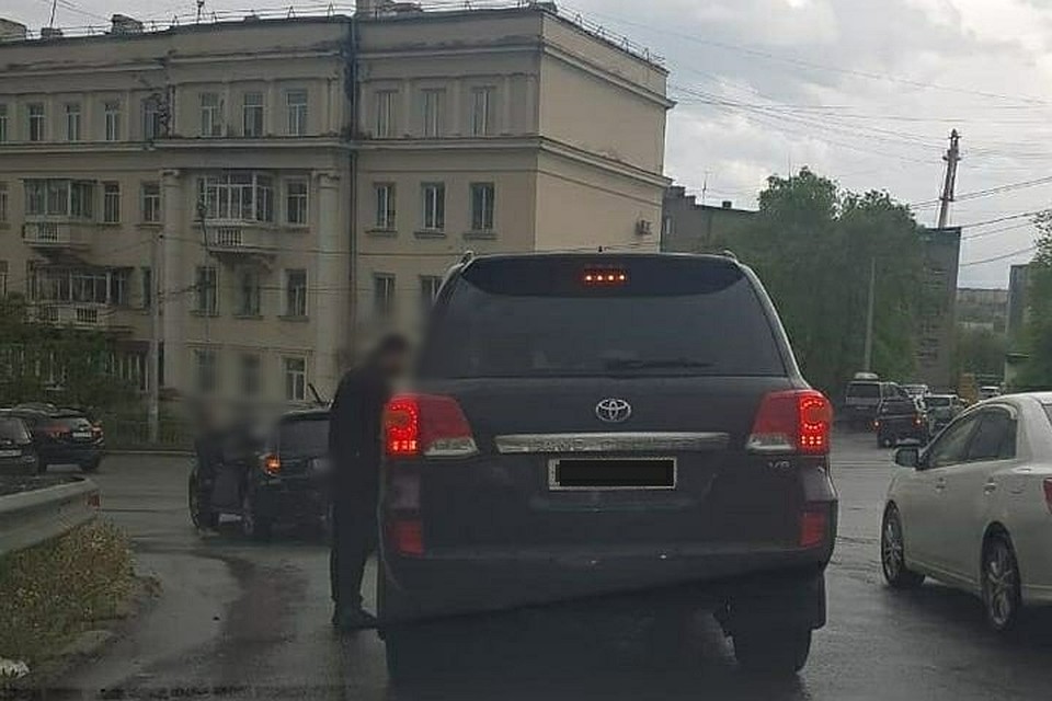 Аварийный комиссар уверяет, что на него напал водитель джипа