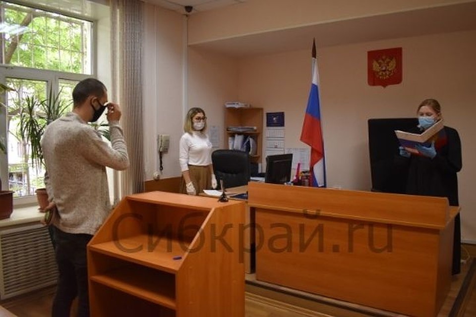 В Кировском районном суде назначили наказания для троих участников одной из массовых тусовок в Новосибирске. Фото: Сибкрай.ru